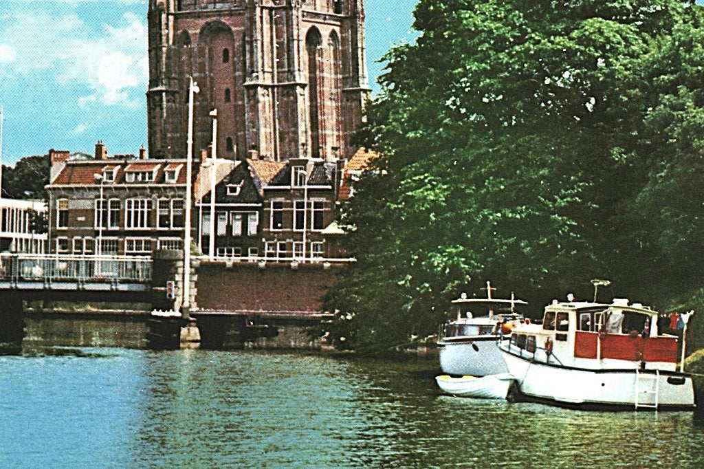 37728 Leeuwarden Rond 75 Fr Leuke oude kaart Niet Gelopen, Verzamelen, Ophalen of Verzenden, 1960 tot 1980, Ongelopen, Friesland