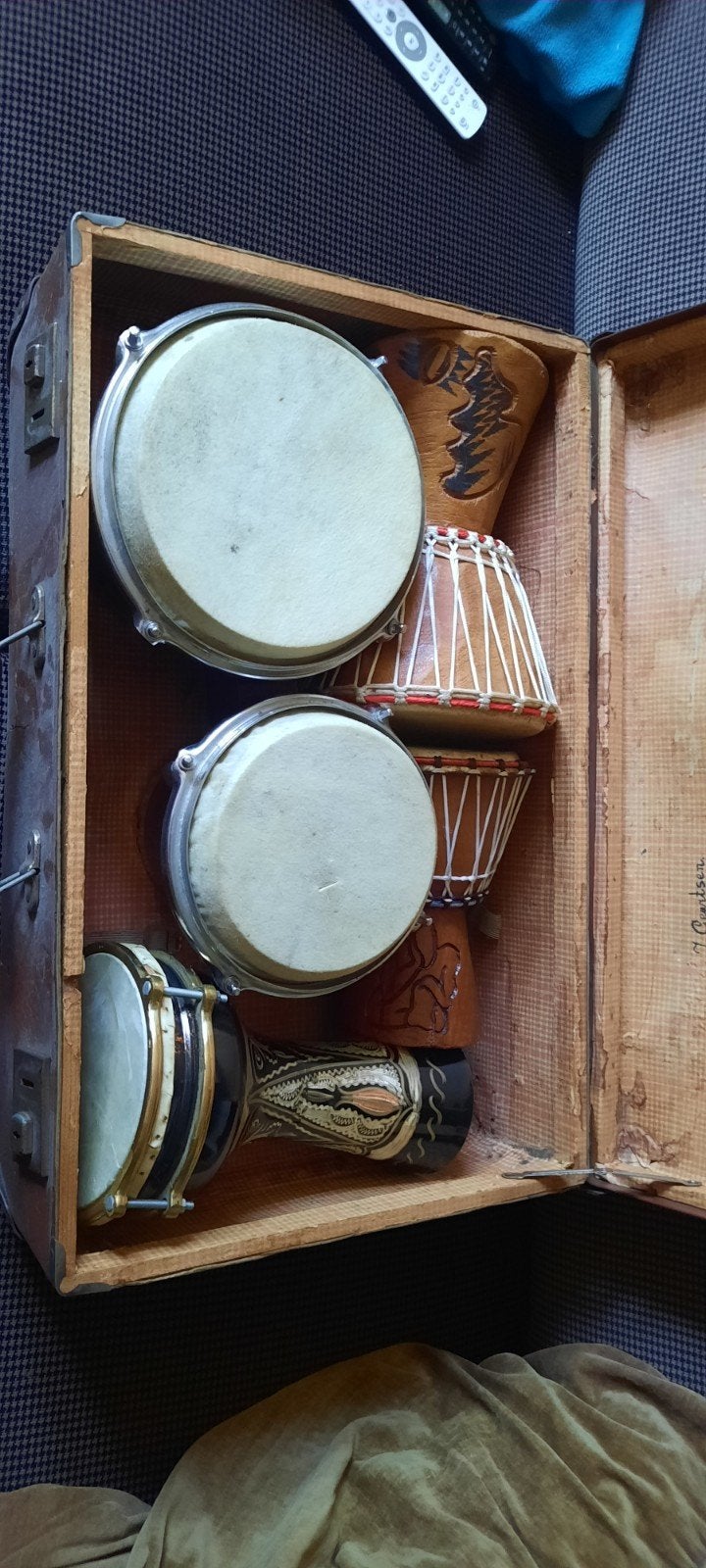 Koffer vol met diverse trommels: bongo's, dakbura, djembe's, Ophalen of Verzenden, Gebruikt