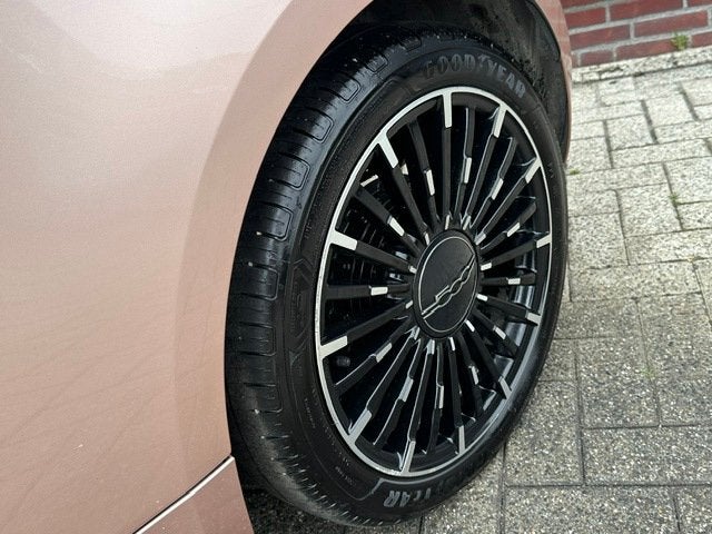 Fiat 500 e La Prima 42 kWh *schuifdak *carplay *ad. cruise, Auto's, Fiat, Gebruikt, 118 pk, Overige kleuren, 4 stoelen