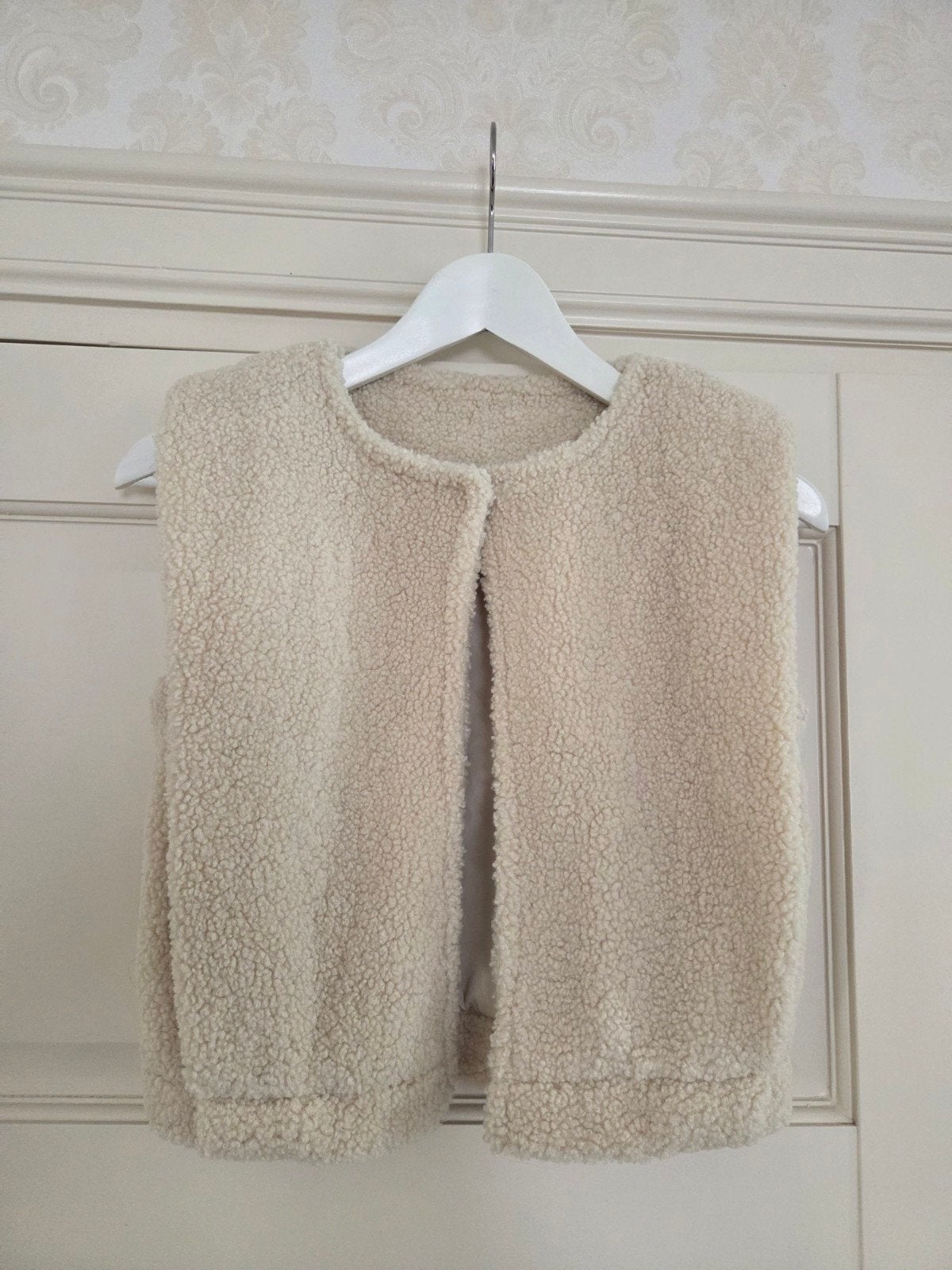 Nieuw! Retour Jeans Moya gilet
Moya gilet van teddy, Kinderen en Baby's, Meisje, Trui of Vest, Nieuw, Ophalen of Verzenden