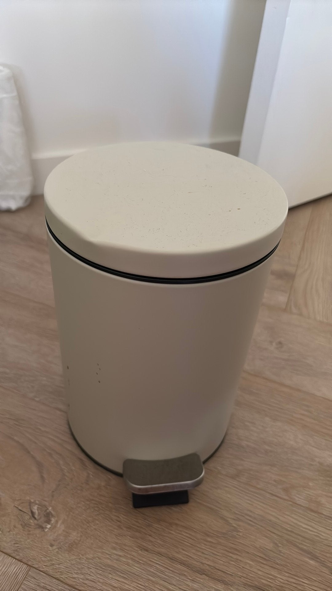 Gratis mini pedaalemmer met een klein deukje, Minder dan 10 liter, Ophalen, Zo goed als nieuw