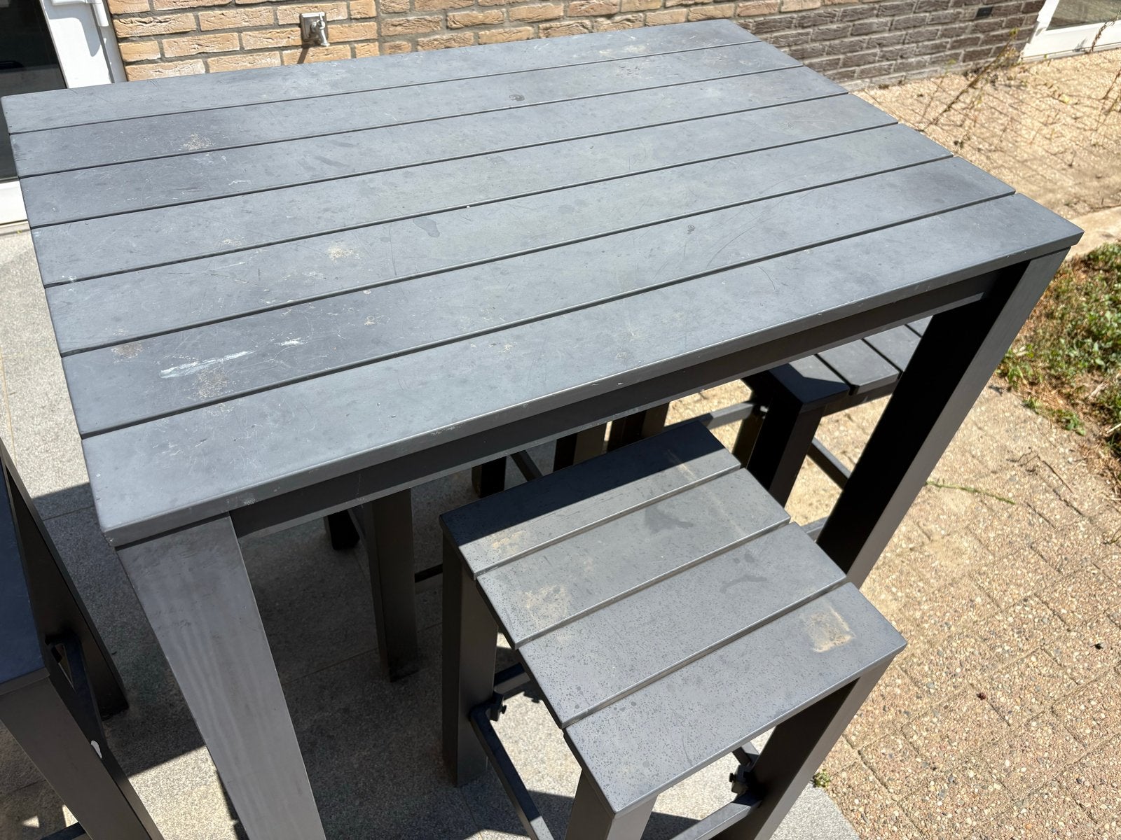 Hoge tuintafel met 4 barkrukken - Grijs, Ophalen, Gebruikt, Rechthoekig, Kunststof