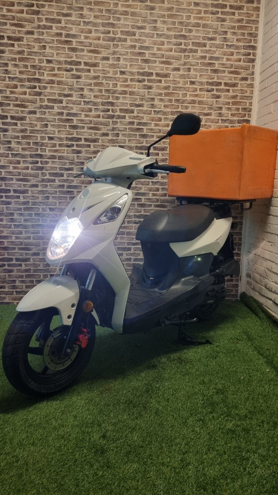 Zeer nette Sym X Pro E4 bezorgscooter 2017! inck box, Ophalen of Verzenden, Zo goed als nieuw