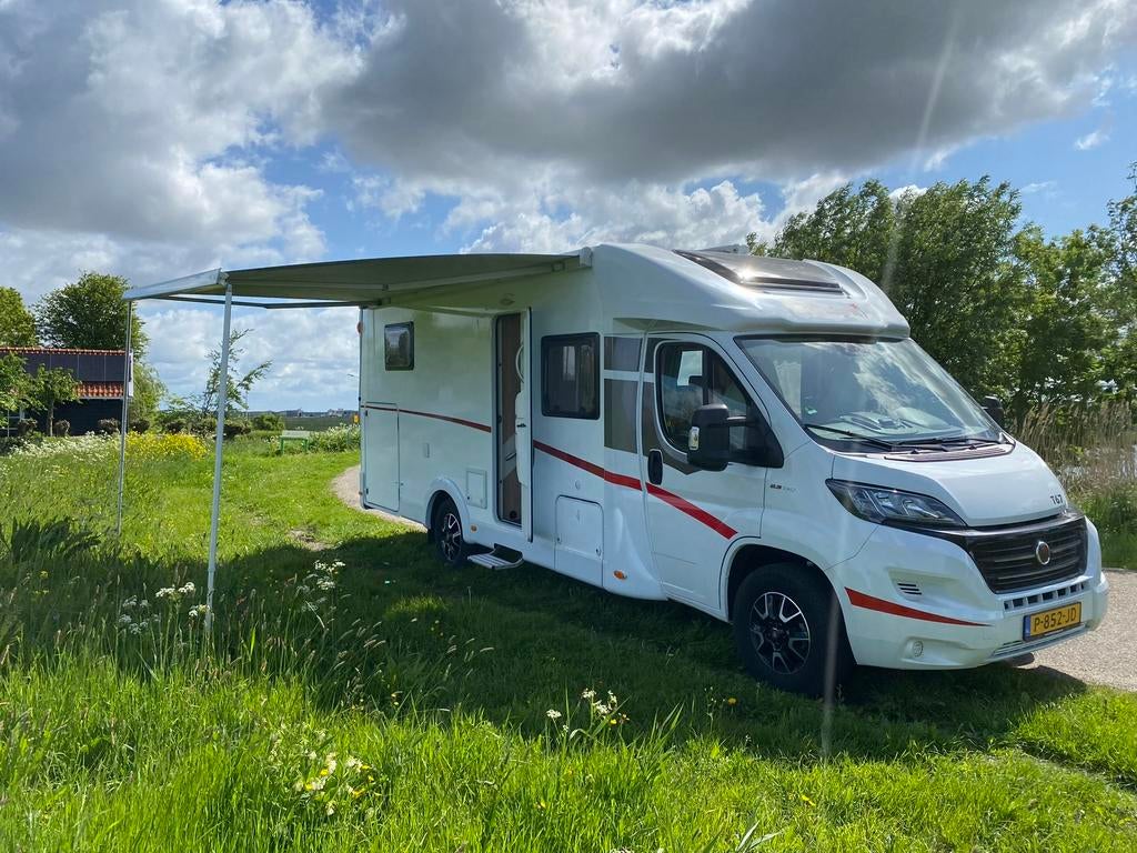 Sunlight T67 met lengtebedden, hefbed en trekhaak, Caravans en Kamperen, Campers, Standaard zit, Ringverwarming, Fiat, 7 tot 8 meter