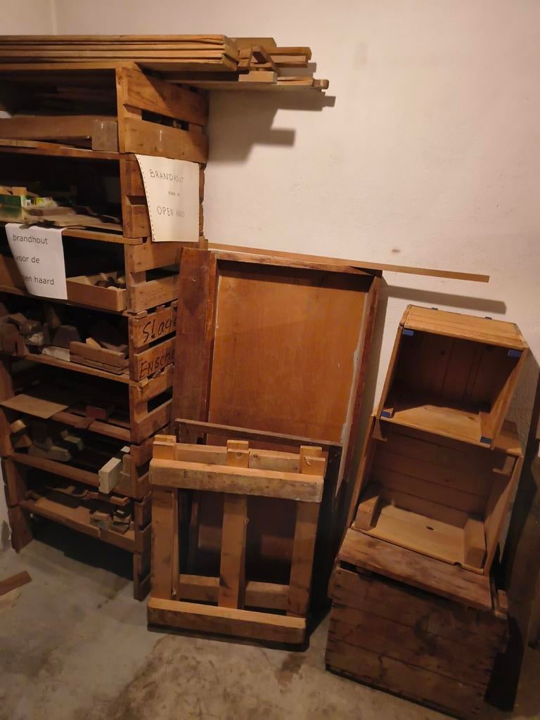 Openhaardhout: reststukken hardhout en kratten (ca. 1m³), Minder dan 3 m³, Ophalen, Overige houtsoorten, Blokken