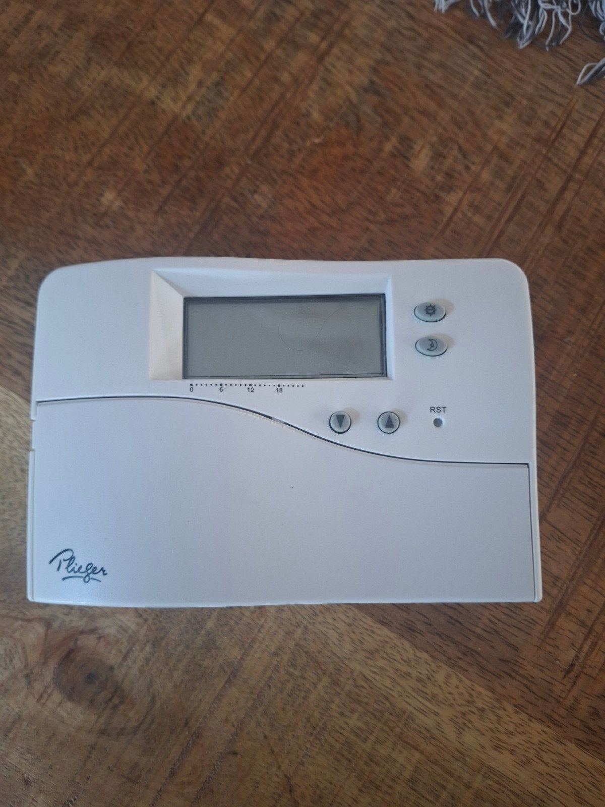 Plieger Milton thermostaat - Programmeerbaar, Ophalen of Verzenden, Slimme thermostaat, Gebruikt