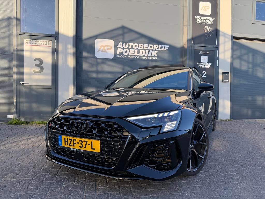 Audi A3 RS3 Tfsi 400pk S-tronic Quattro 2022 Zwart Pano Voll, Auto's, Automaat, Zwart, Zwart, Bedrijf