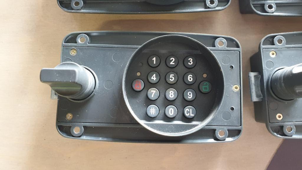 17x  codesloten van locker kasten  elektronische sloten