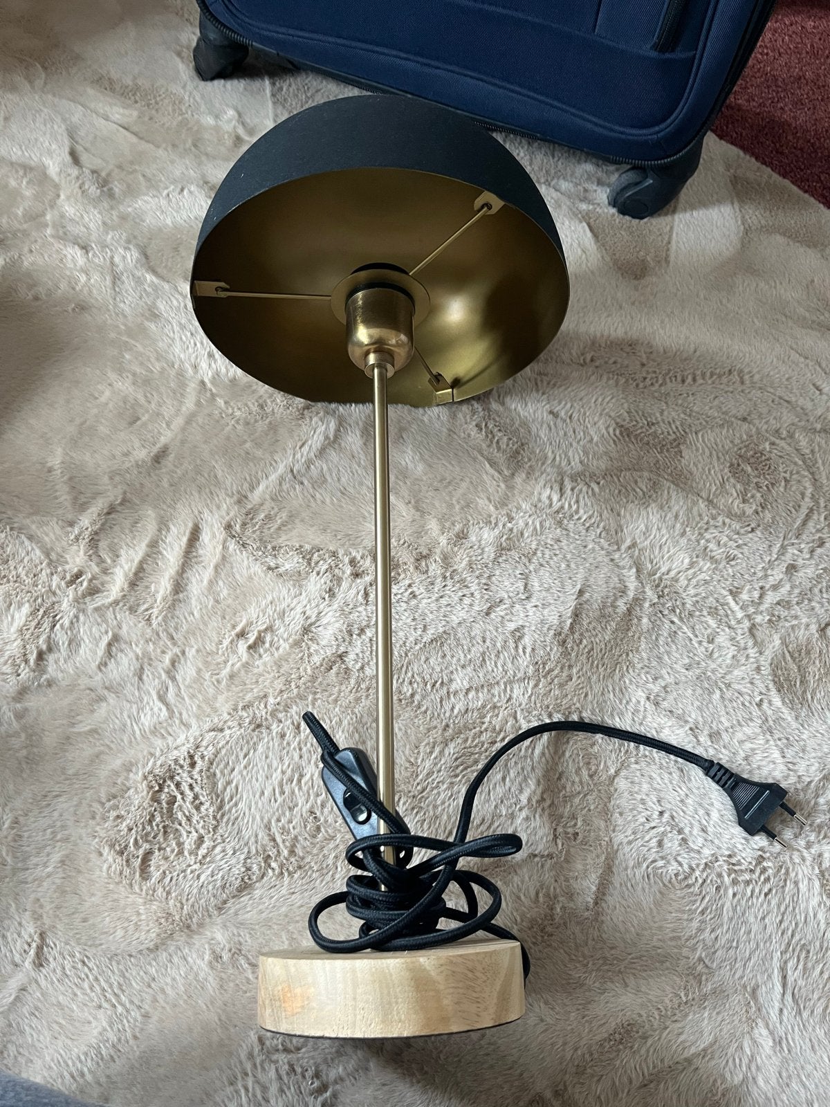 Moderne tafellamp met houten voet en zwarte kap, Huis en Inrichting, Ophalen, Met schakelaar, Gebruikt, E27 (groot)