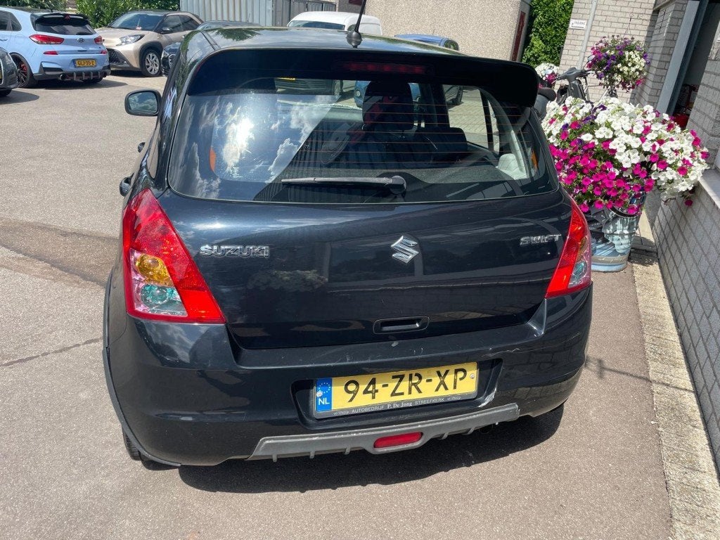 Suzuki SWIFT 1.3 SHOGUN Airco Nwe Apk Spoiler, Auto's, Suzuki, Voorwielaandrijving, 40 €/maand, 400 kg, Bedrijf