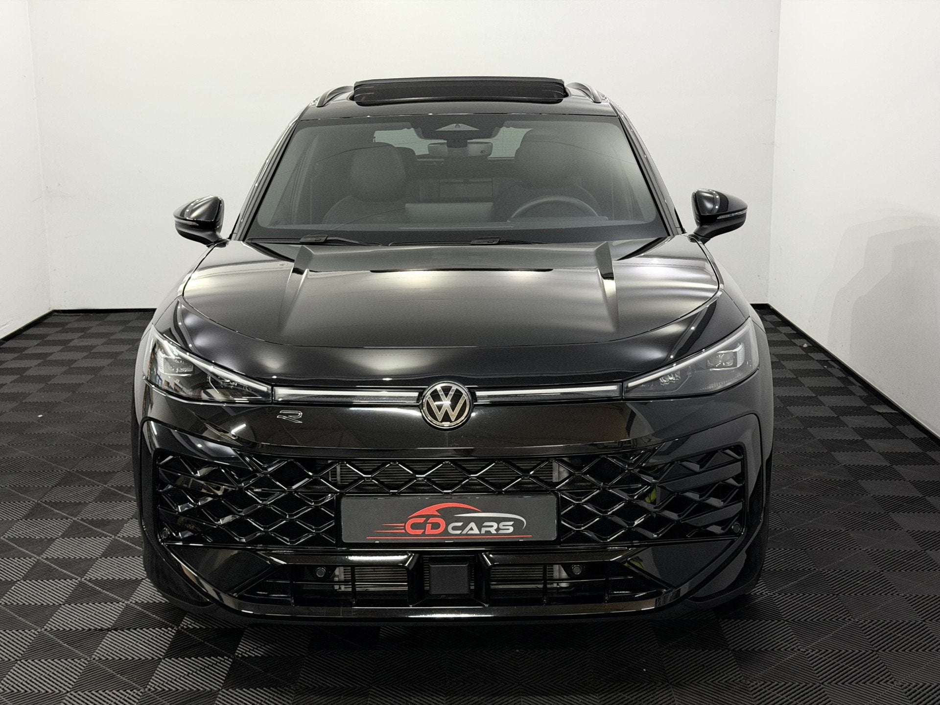 Volkswagen T-Roc 1.5 e TSI R-Line Black edition Panoramadak,, Auto's, Volkswagen, 1258 kg, 4 cilinders, Leder en Stof, Bedrijf