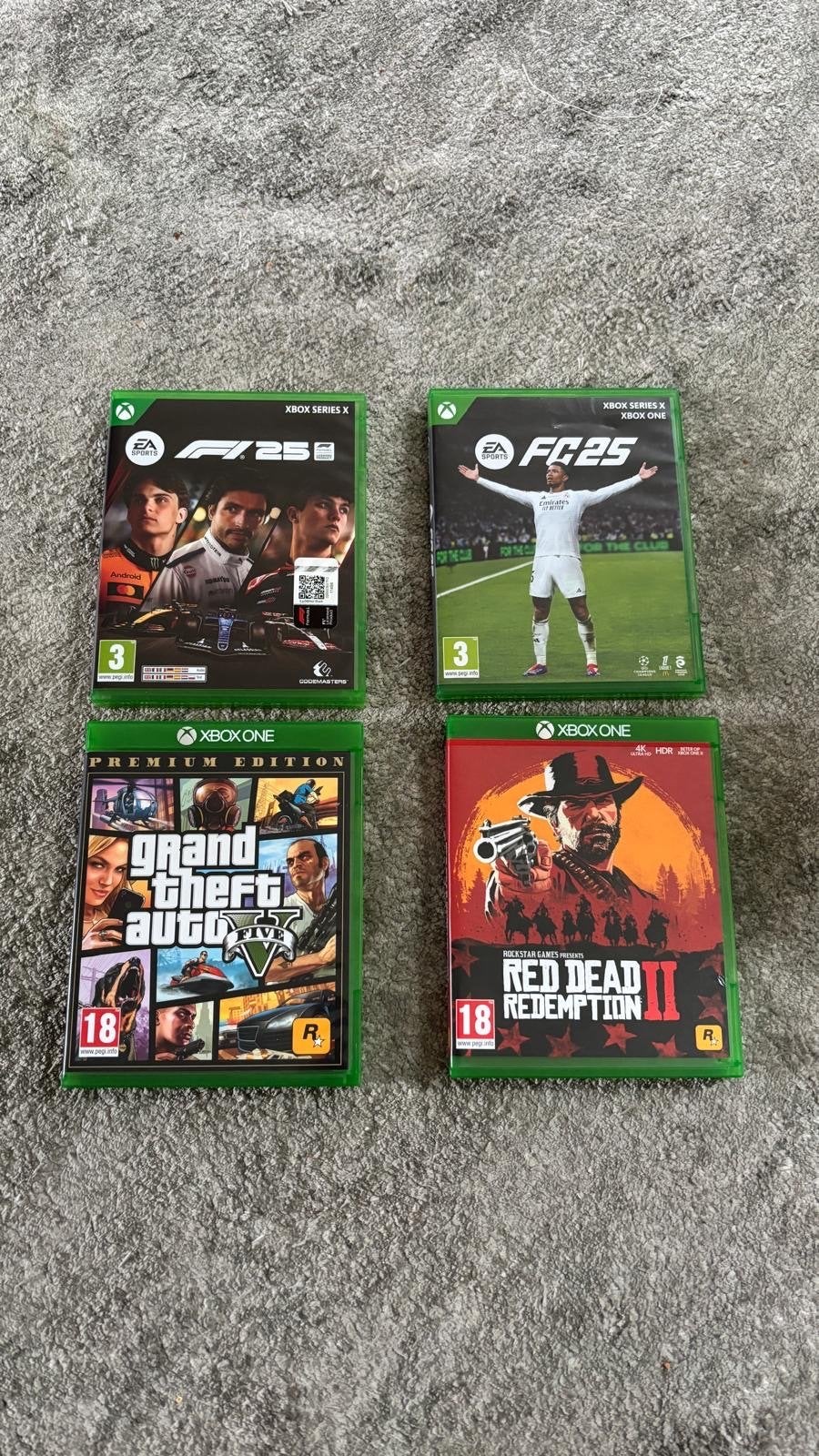 Foto 2 van Xbox Series X met controller en 4 topgames