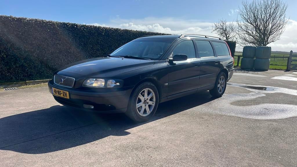 Volvo V70 2.4 140PK 2003 Zwart , nu in prijs verlaagd!, Auto's, Volvo, Voorwielaandrijving, 1800 kg, Zwart, 84 €/maand