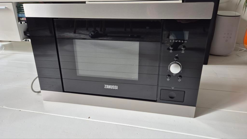 Zanussi Inbouw Magnetron - 4 jaar oud, zo goed als nieuw, Witgoed en Apparatuur, Magnetrons, Ophalen, Inbouw, 45 tot 60 cm, Magnetron