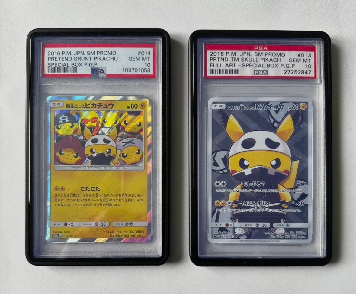 Pokémon - Pikachu Skull & Pikachu Grunt (PSA10), Ophalen, Nieuw, Losse kaart