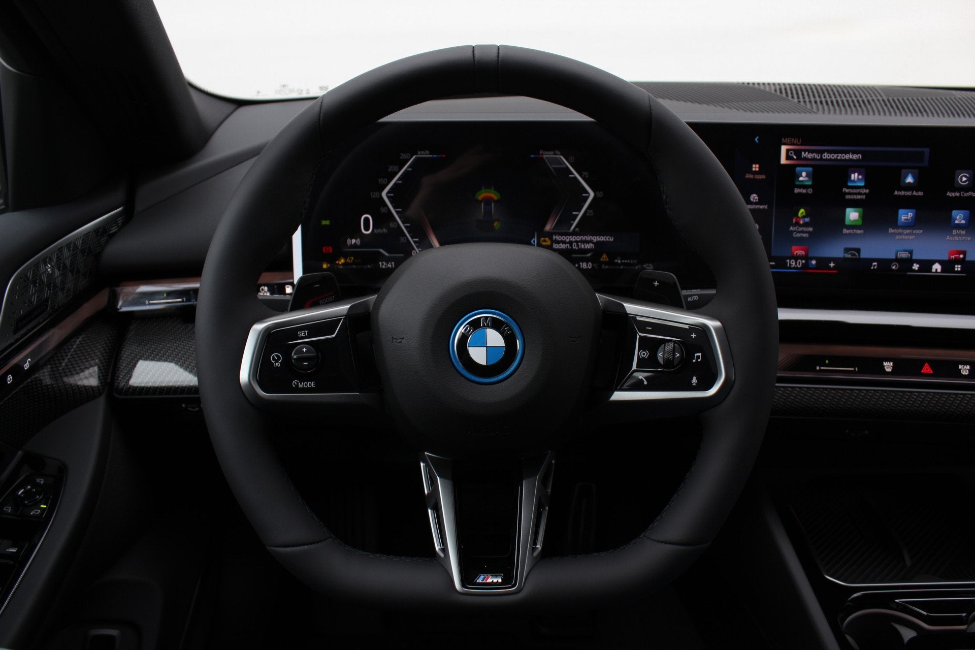BMW 5 Serie 530e M Sport Automaat / Trekhaak / Panoramdak /, Auto's, BMW, Automaat, Achterwielaandrijving, Zwart, Stoelverwarming