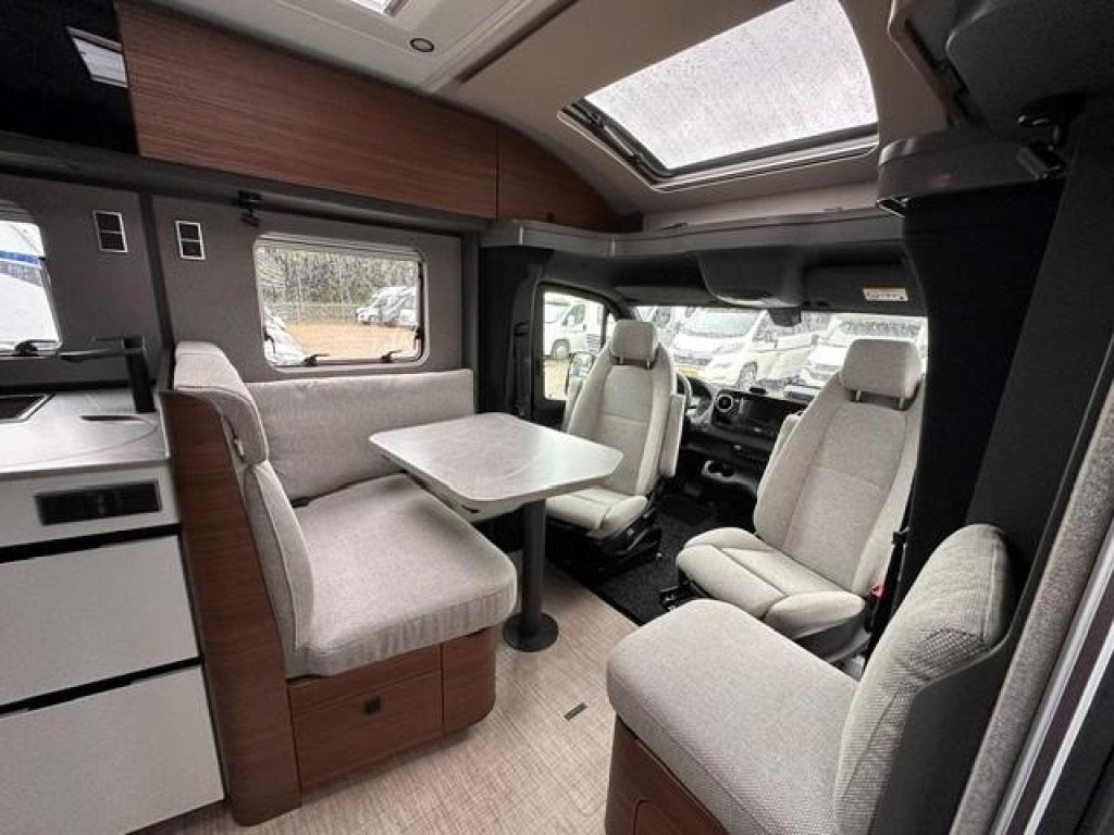 Hymer B-MC T 680 GSRII 4.839 KM. LITHIUM-SOLAR-OMVORMER, Ringverwarming, ESP-stabiliteitscontrole, Tot en met 2, Bedrijf
