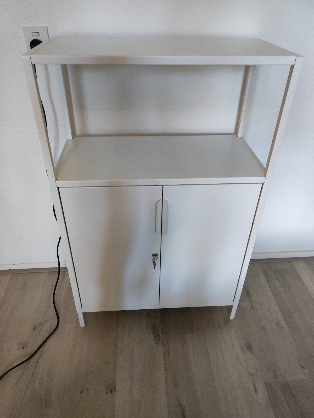 3 stuks Witte metalen kast van Ikea met slot en sleutels, Ophalen, Zo goed als nieuw