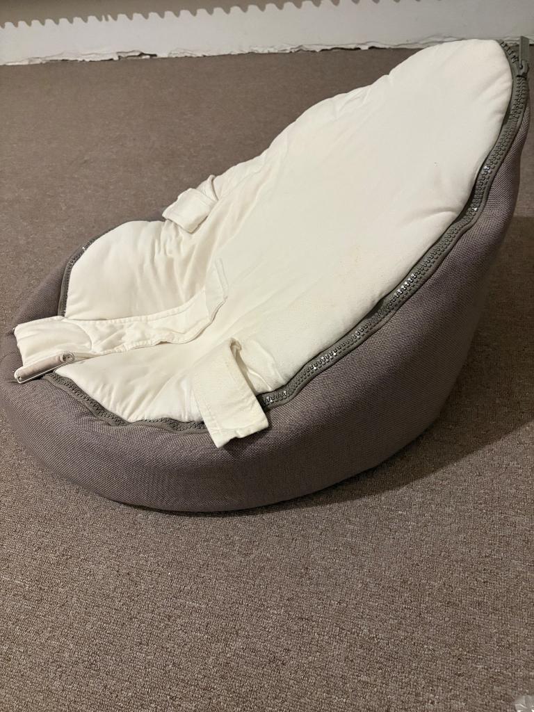 2 X Doomoo zitzak / voedingskussen baby, Huis en Inrichting, Zitzakken, Ophalen, Gebruikt, Beige, Zitzak