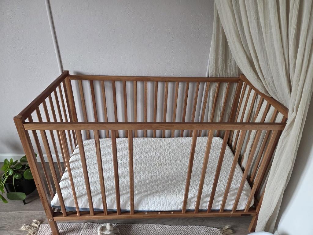 Peuter proof Ledikant in zeer goede staat met matras, Ophalen, Zo goed als nieuw, Minder dan 140 cm, Matras