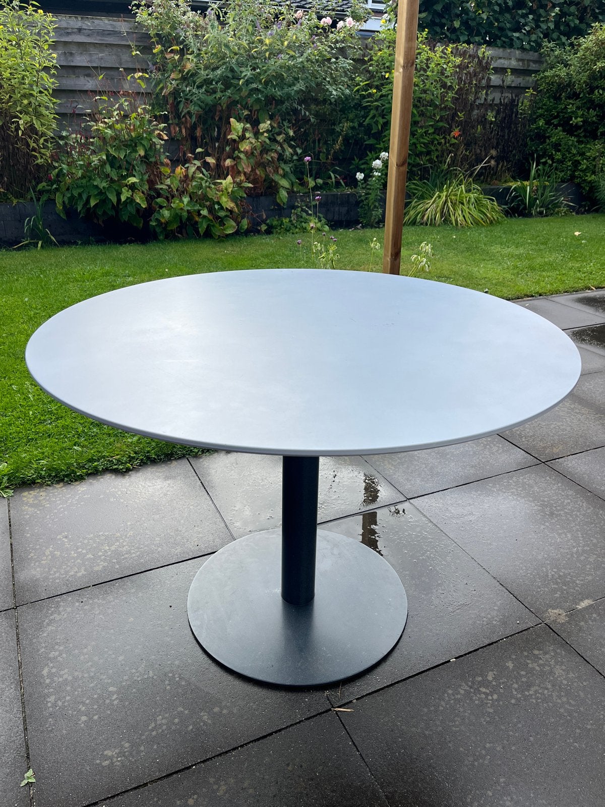 Moderne ronde tuintafel - Grijs, Ophalen, Gebruikt, 100 tot 150 cm, Rond
