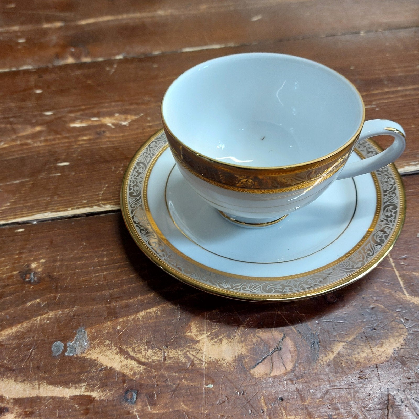 Laklain Kop en Schotel - Wit met Goud en Zwart Patroon, Ophalen of Verzenden