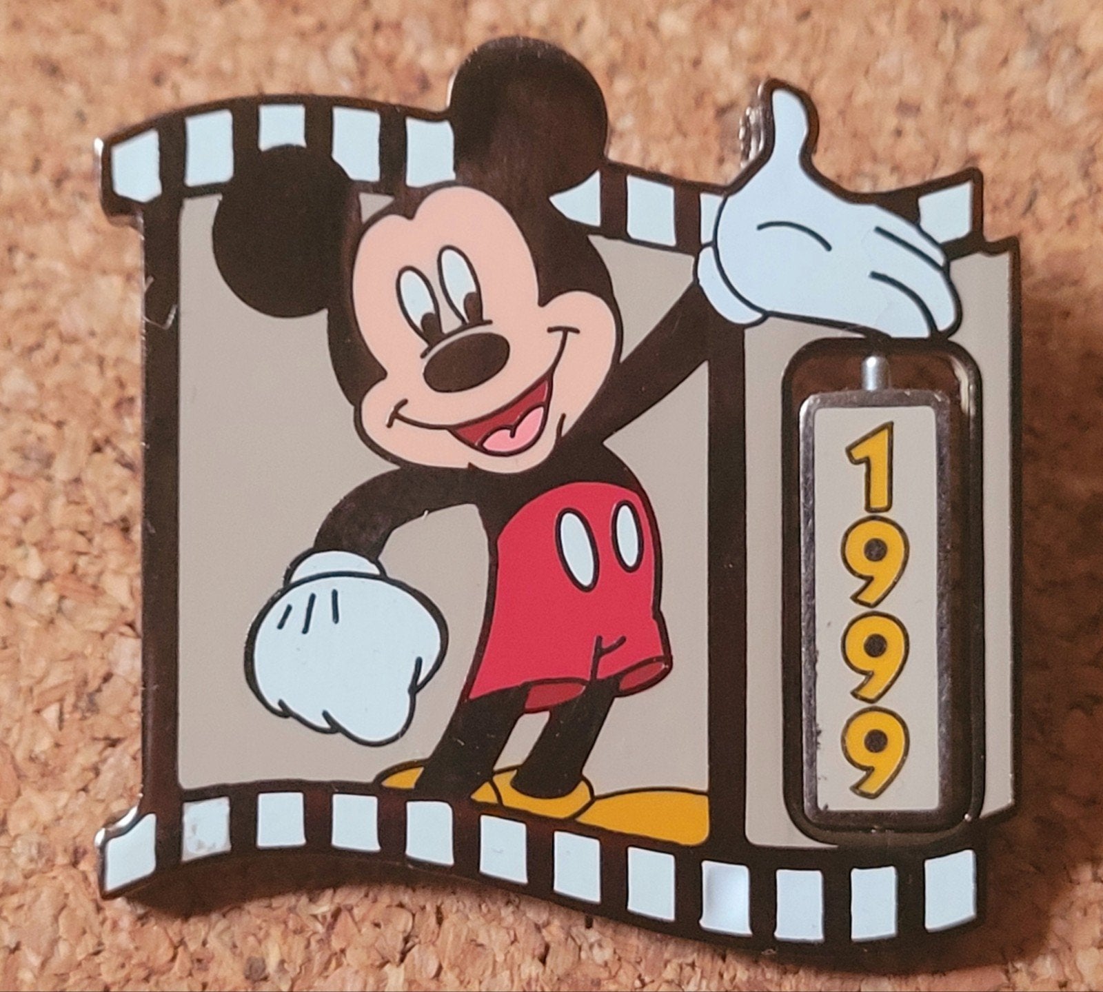 Countdown to Millenium Disney spinner pin Mickey 1999/2000, Verzenden, Mickey Mouse, Zo goed als nieuw, Overige typen