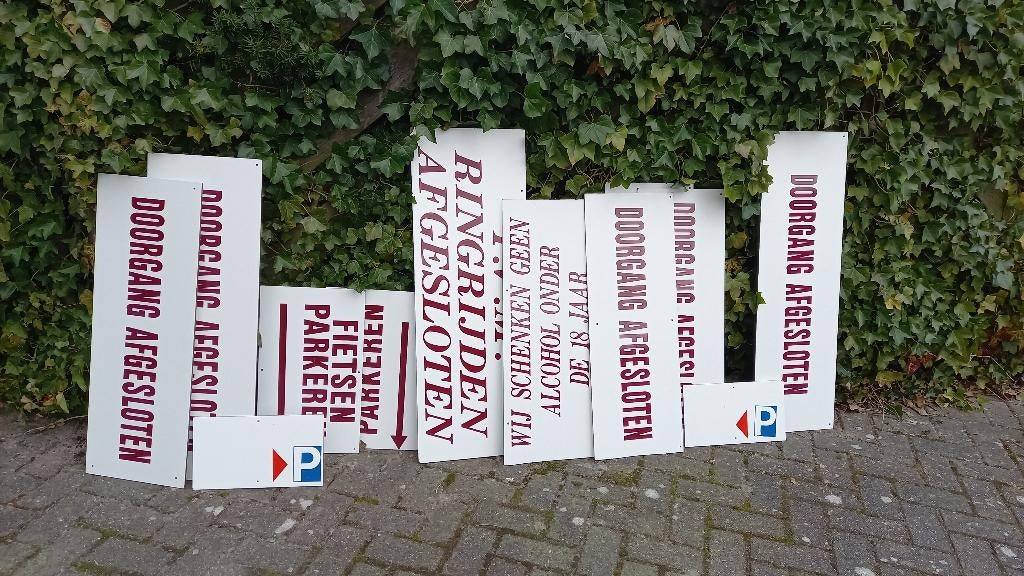 Partij Trespa borden route verwijzing evenementen Horeca, Ophalen, Zo goed als nieuw, Minder dan 20 mm