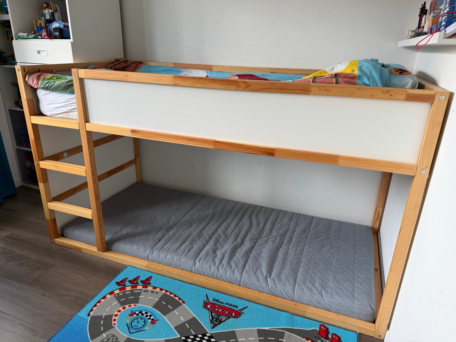 IKEA KURA omkeerbaar bed, wit/grenen, 90x200 cm, Kinderen en Baby's, Kinderkamer | Bedden, Ophalen, 85 tot 100 cm, Gebruikt, Hoogslaper of Stapelbed