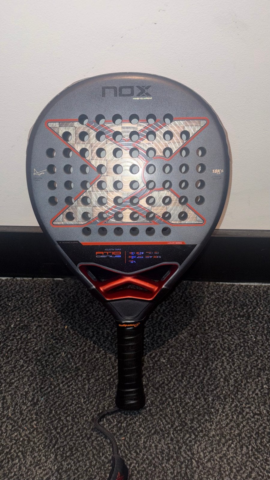 Nox AT10 18k padelracket, Sport en Fitness, Padel, Ophalen, Zo goed als nieuw, Padelracket