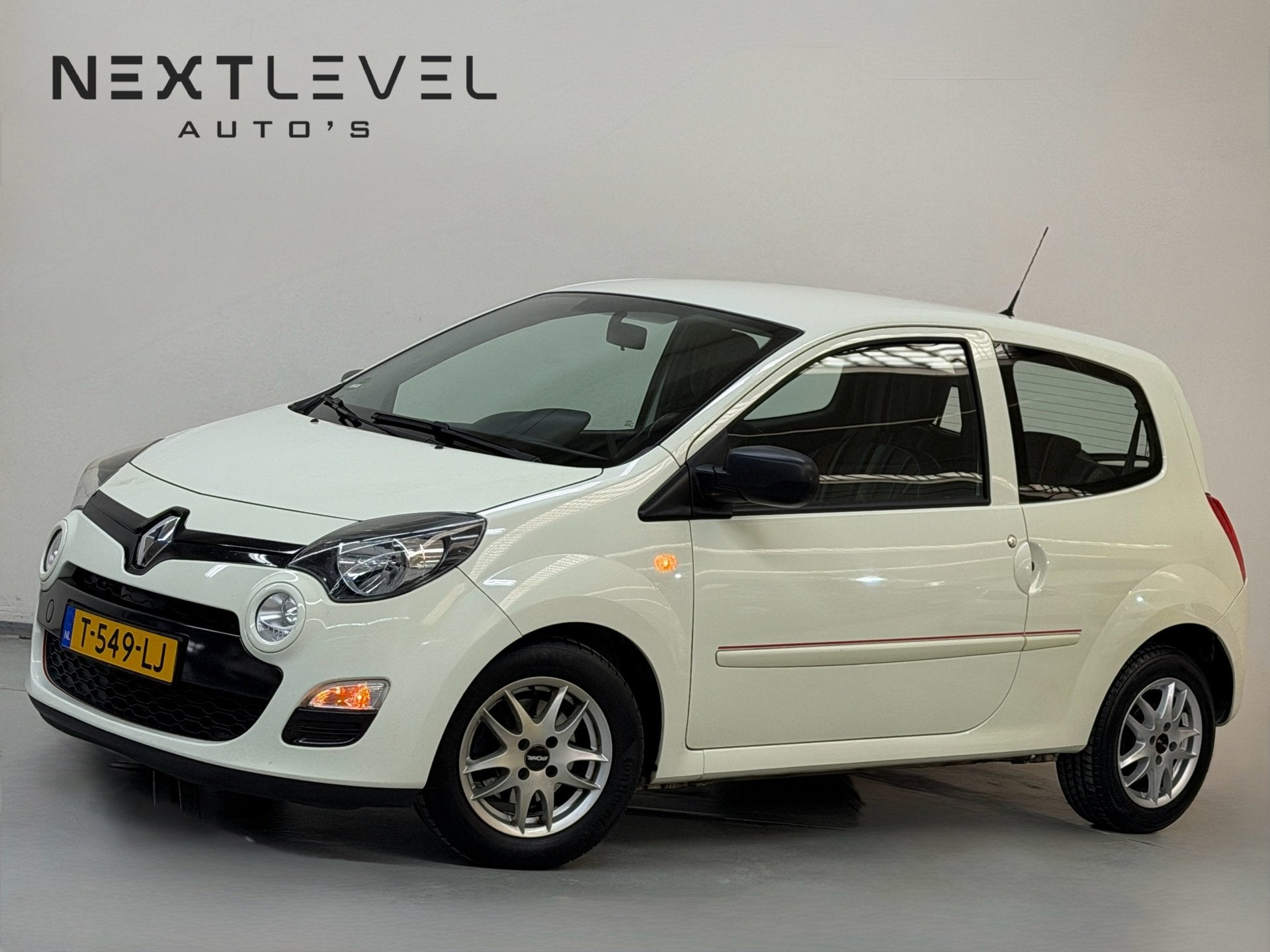 Renault Twingo 1.2 16V Authentique Cruise Airco Nieuwe APK, Voorwielaandrijving, Euro 5, Gebruikt, Zwart