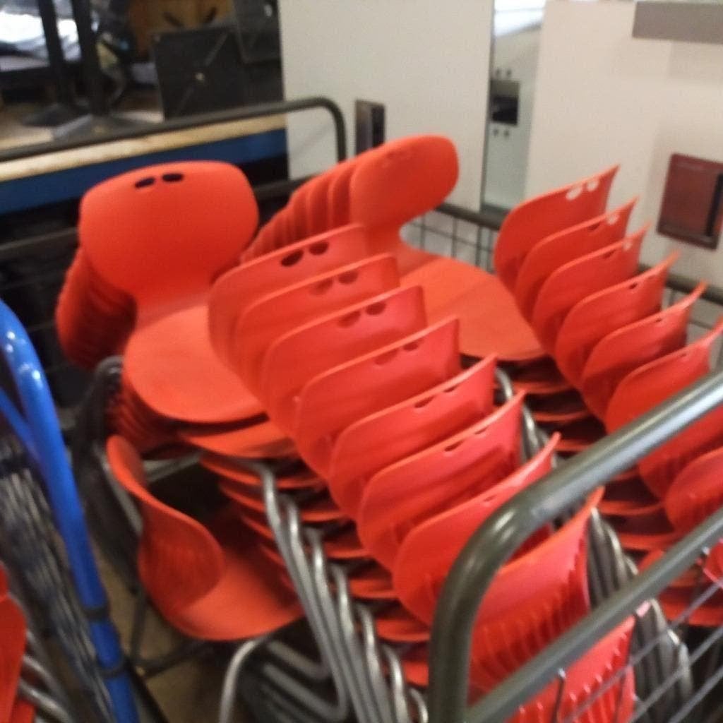 Ahrend hufterproof stapelstoelen schoolstoelen rood stapelba, Huis en Inrichting, Stoelen, Ophalen, Gebruikt, Kunststof, Vijf, Zes of meer stoelen