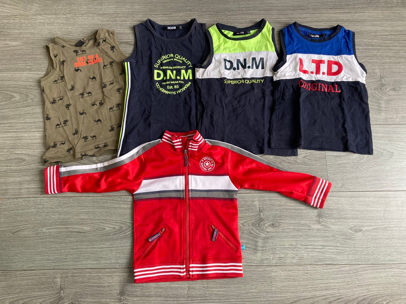Pakket jongen maat 98, 8 shirts, 1 vest, 4 tanktops, Ophalen of Verzenden, Maat 98