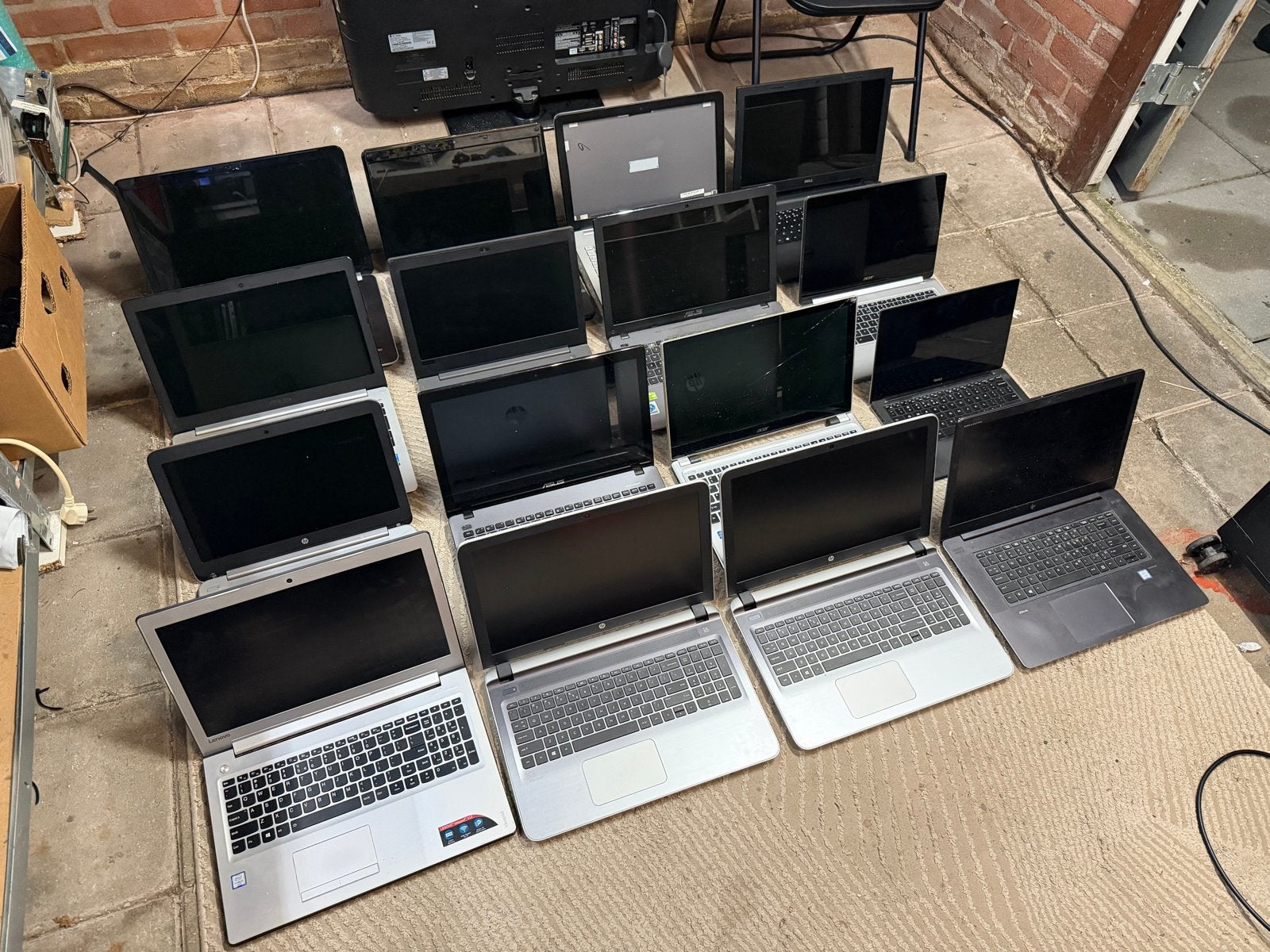 Partij van 16 laptops - Ideaal voor onderdelen/reparatie, Ophalen of Verzenden, Niet werkend
