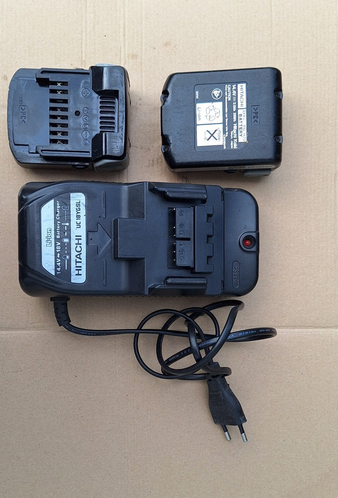 Hitachi UC 18YGSL Oplader voor 14.4V-18V Li-ion accu's, Ophalen of Verzenden, Gebruikt