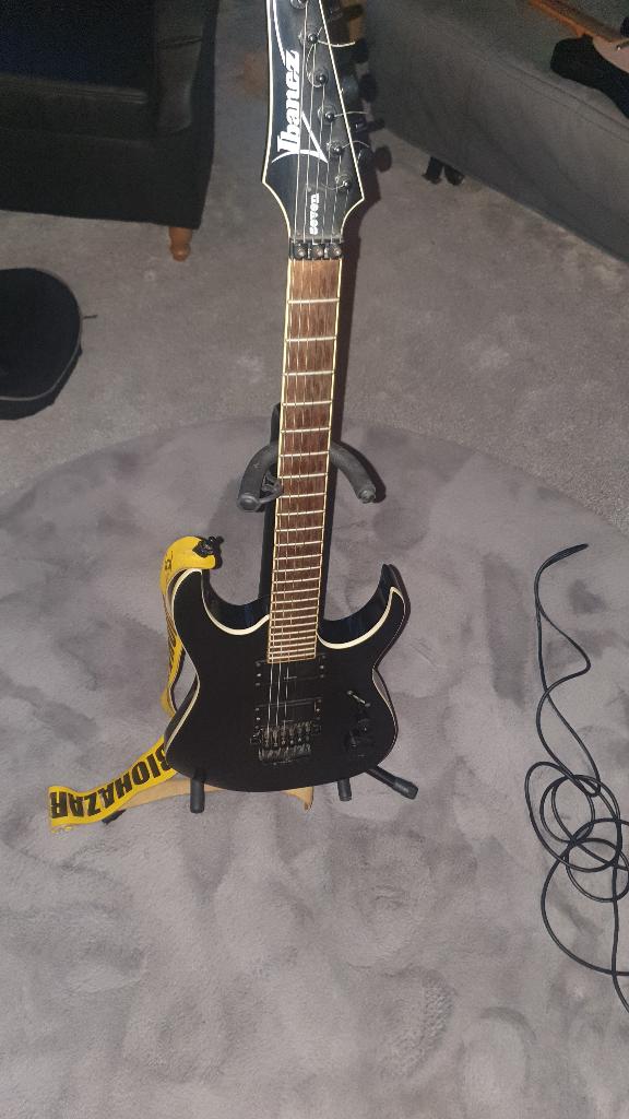 Ibanez MTM2 Slipknot signature gitaar + standaard en amp, Ophalen, Ibanez, Met versterker, Zo goed als nieuw
