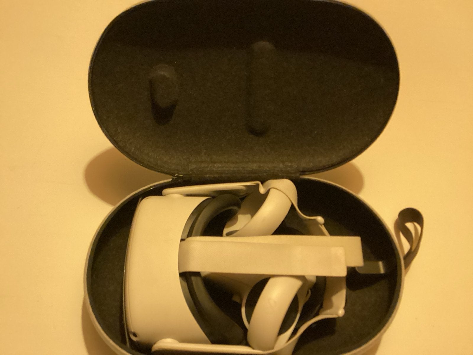 Oculus Quest 2 VR-headset met controllers en draagtas, Ophalen, Overige merken, Zo goed als nieuw, PC