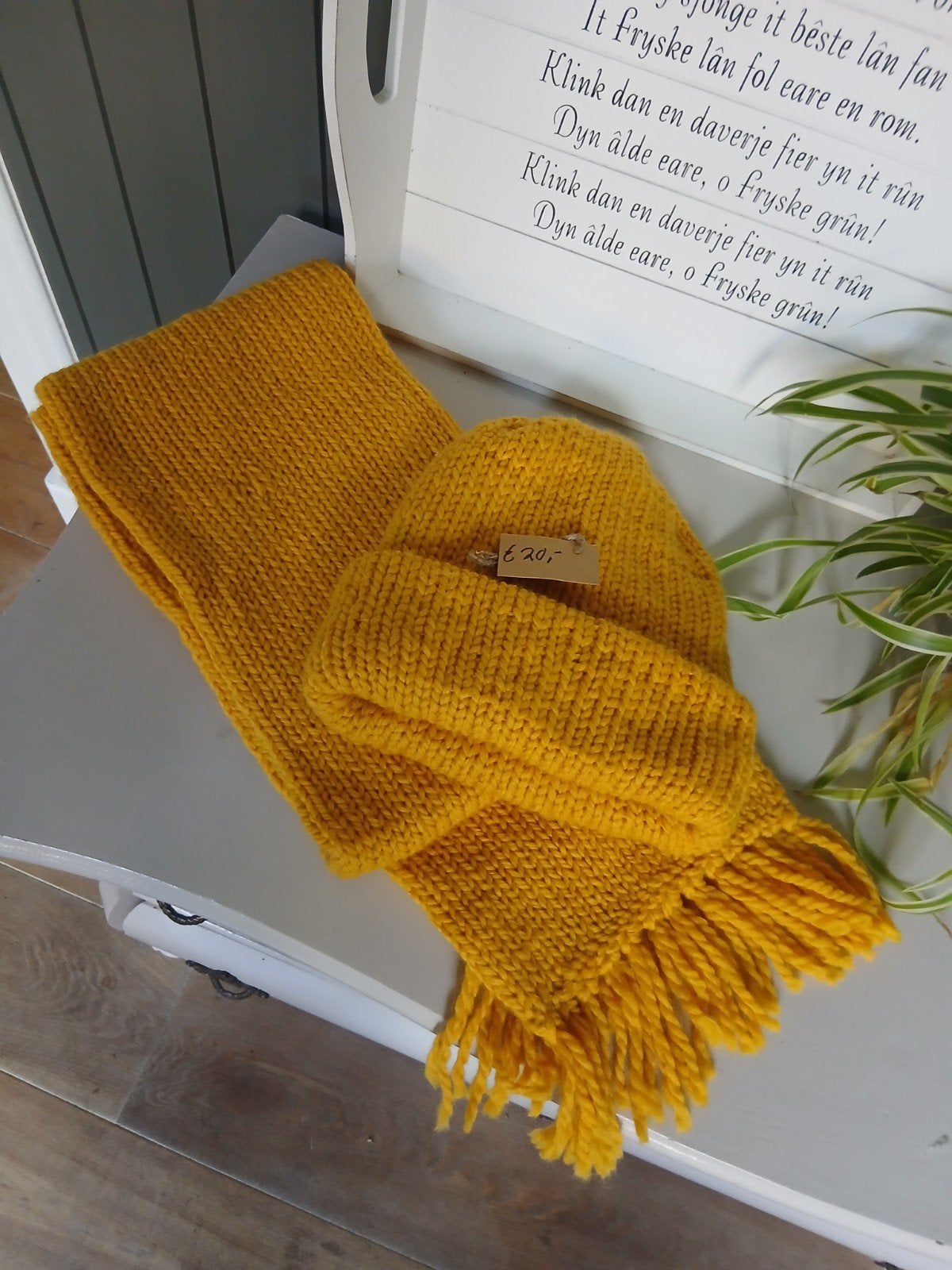 Okergele sjaal en muts set - ca. 150cm, Ophalen of Verzenden, Nieuw, Muts