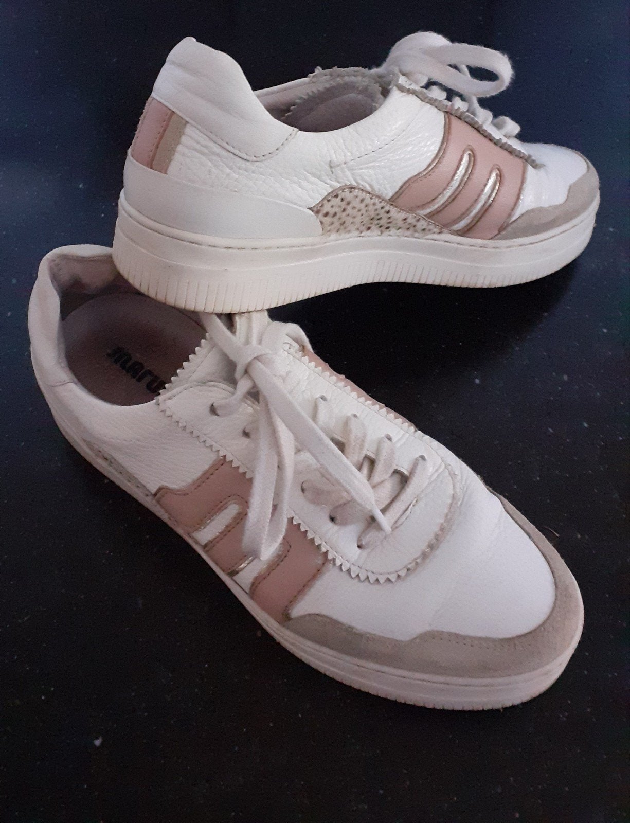 Stijlvolle Maruti sneakers, wit met roze accenten, Kleding | Dames, Maruti, Ophalen of Verzenden, Wit