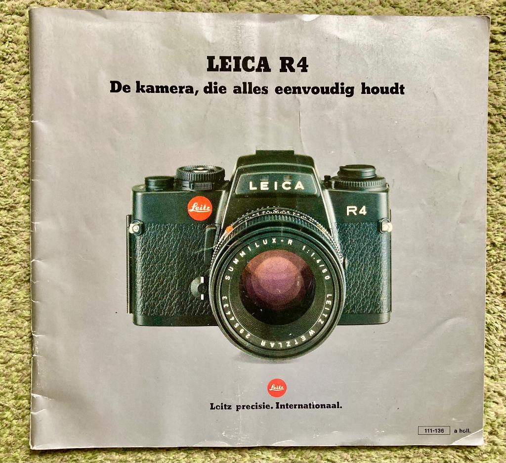 Leica R4 Handleiding met overzicht toebehoren uit 1981, Ophalen of Verzenden, 1980 tot heden, Fototoestel