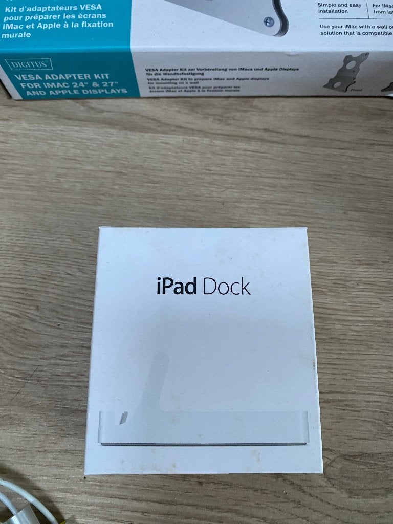 B009 Apple iPad Dock 30-pin met kabel, Ophalen of Verzenden, Gebruikt