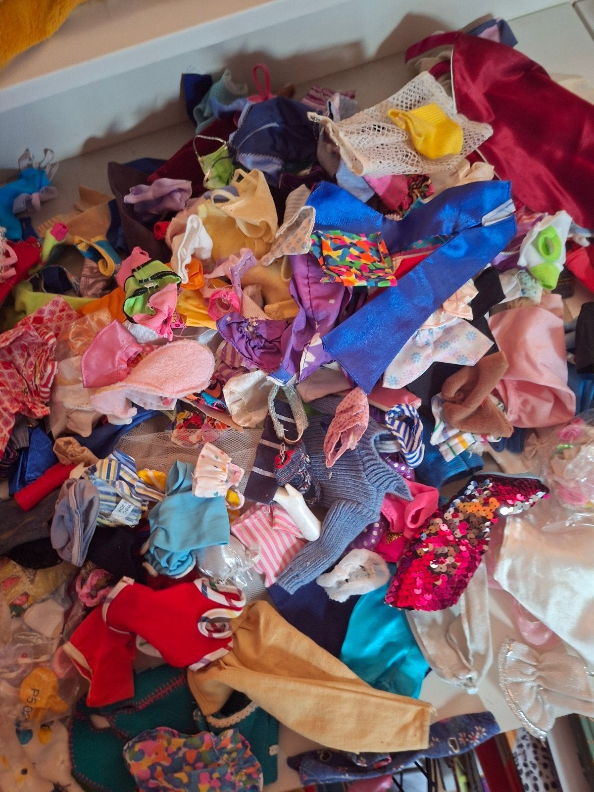 partij barbie kleertjes om uit te zoeken dolls poppen, Verzenden, Kleertjes