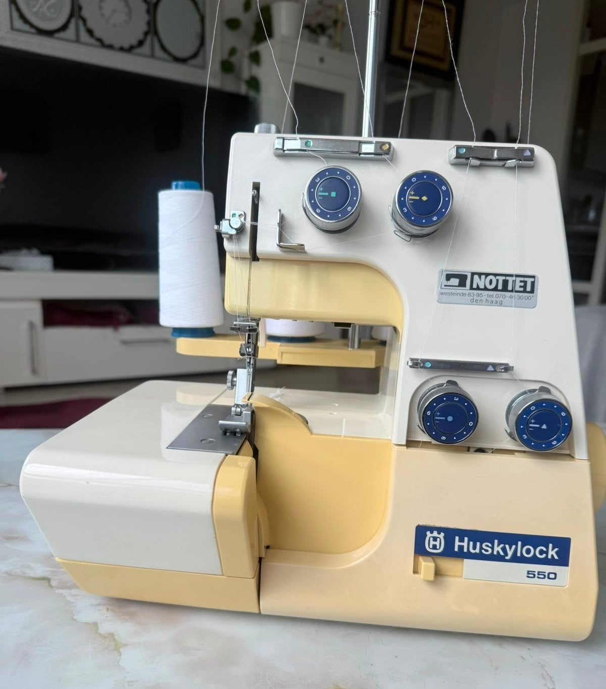 Husqvarna Huskylock 550 Lockmachine - Zo goed als nieuw, Ophalen, Zo goed als nieuw, Lockmachine, Husqvarna