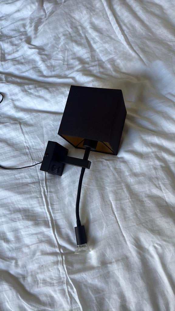 2 wand lampen met dubbele lamp en USB poort, Huis en Inrichting, Lampen | Wandlampen, Ophalen of Verzenden, Zo goed als nieuw