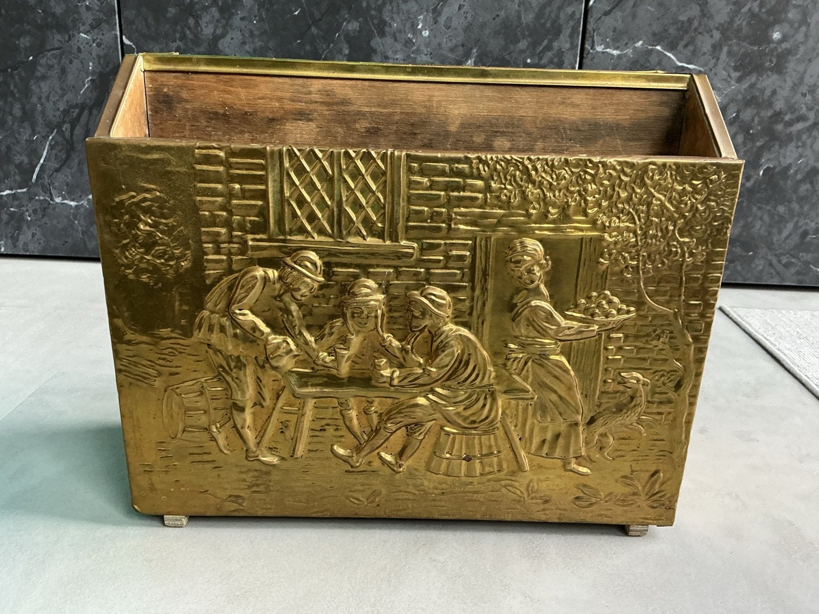 Antieke Koperen Tijdschriftenhouder met Reliëf, Antiek en Kunst, Ophalen of Verzenden, Koper
