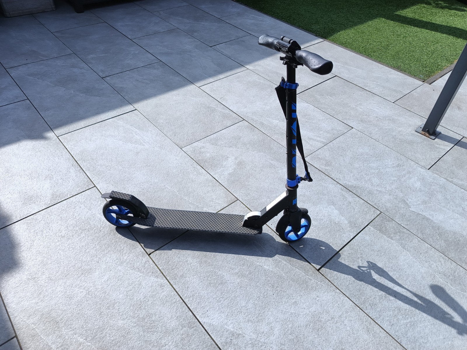 Gratis Crivit aluminium kinderstep blauw/zwart, Ophalen, Gebruikt, Kunststof