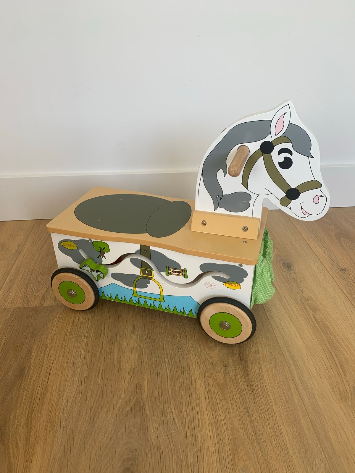 Houten loopwagen paard met vormenstoof en kralenbaan, Ophalen, Zo goed als nieuw, Rij- of Hobbelspeelgoed