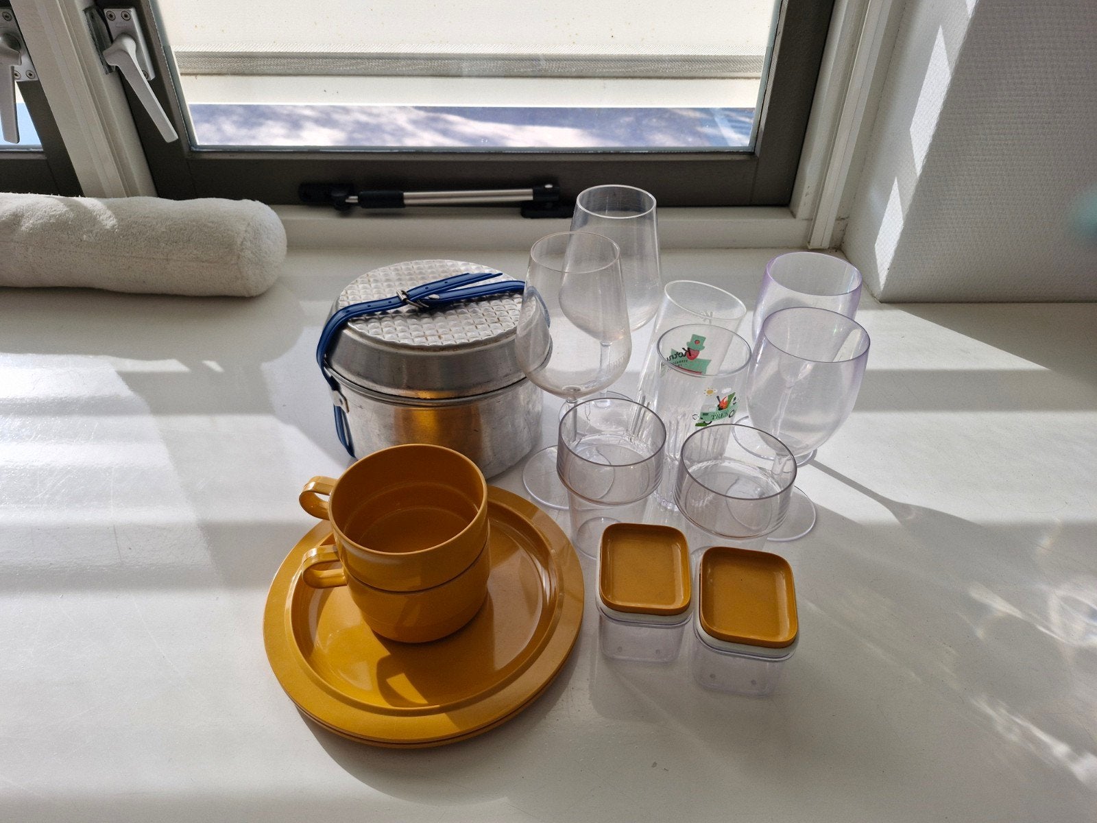 Kampeer servies met kunstof glazen, Caravans en Kamperen, Ophalen of Verzenden, Gebruikt