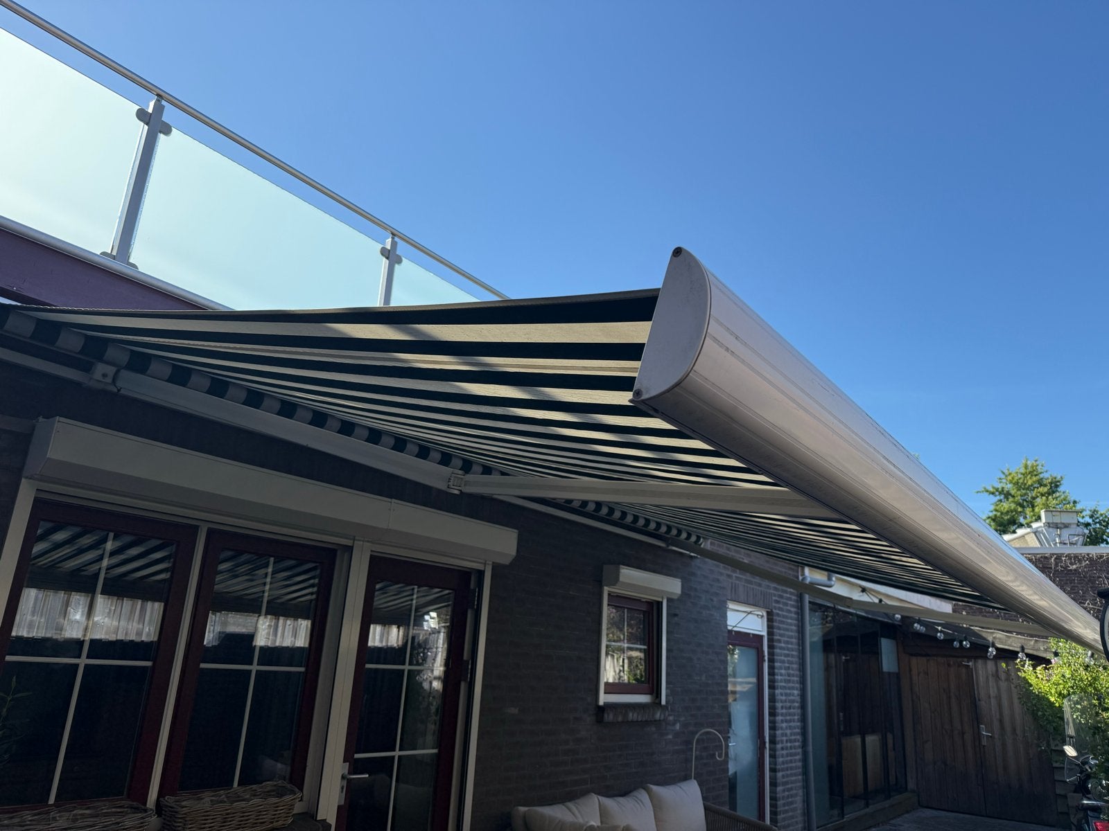 Knikarmscherm 5,5 breed - automatisch, zelf af te halen, Ophalen, Gebruikt, 450 cm of meer, Elektrisch