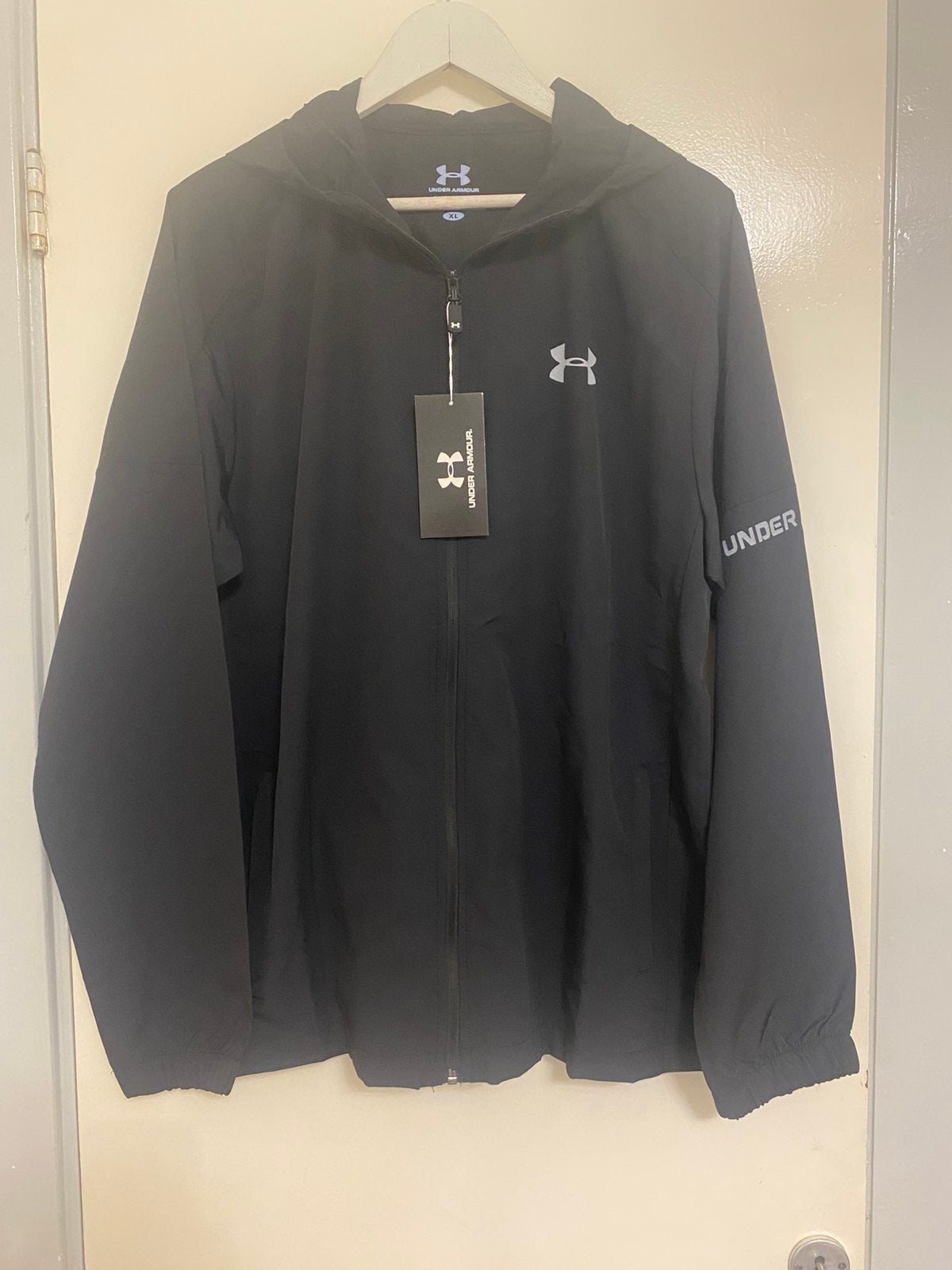 Under Armour Trainingspak Nieuw Maat XL, Zwart, Ophalen of Verzenden, Algemeen, Maat 56/58 (XL)